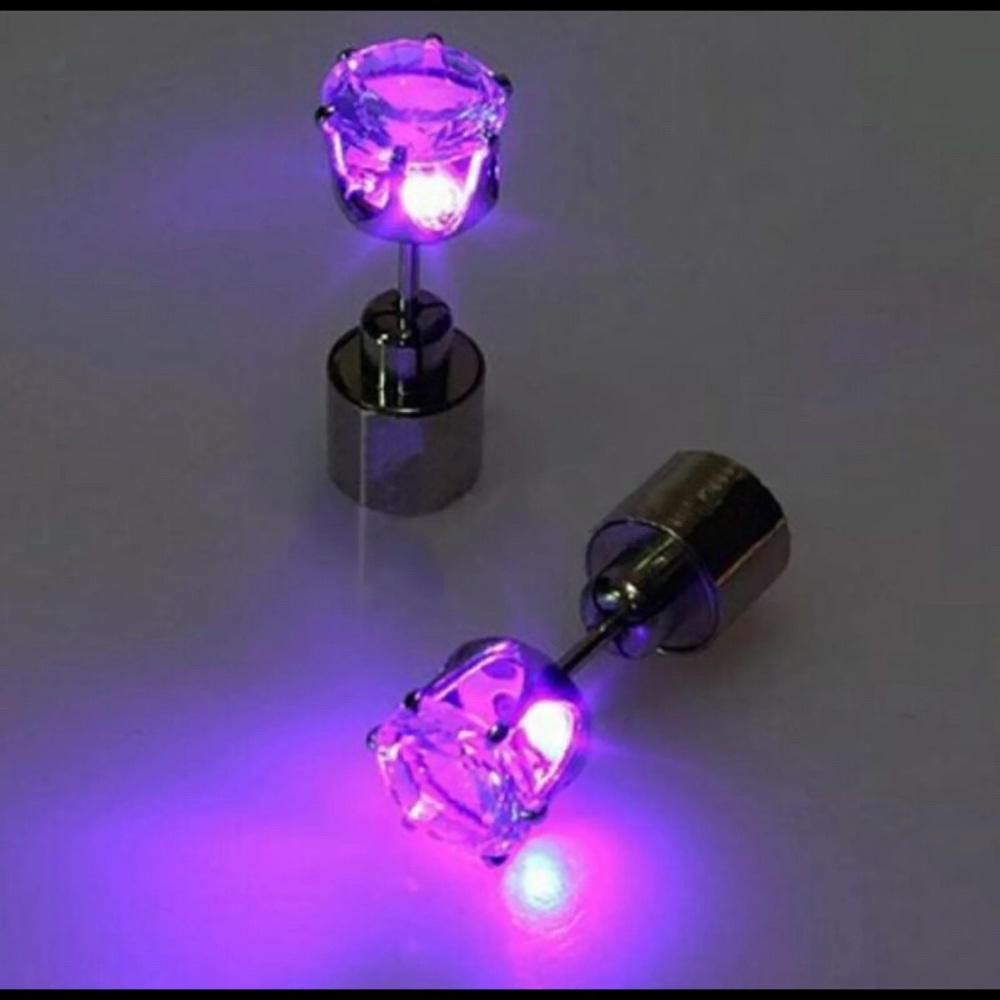 🌊🏄🏻🏄🏼‍♀️ glowing / light up CZ earrings - Perf & New - Picture 7 of 8